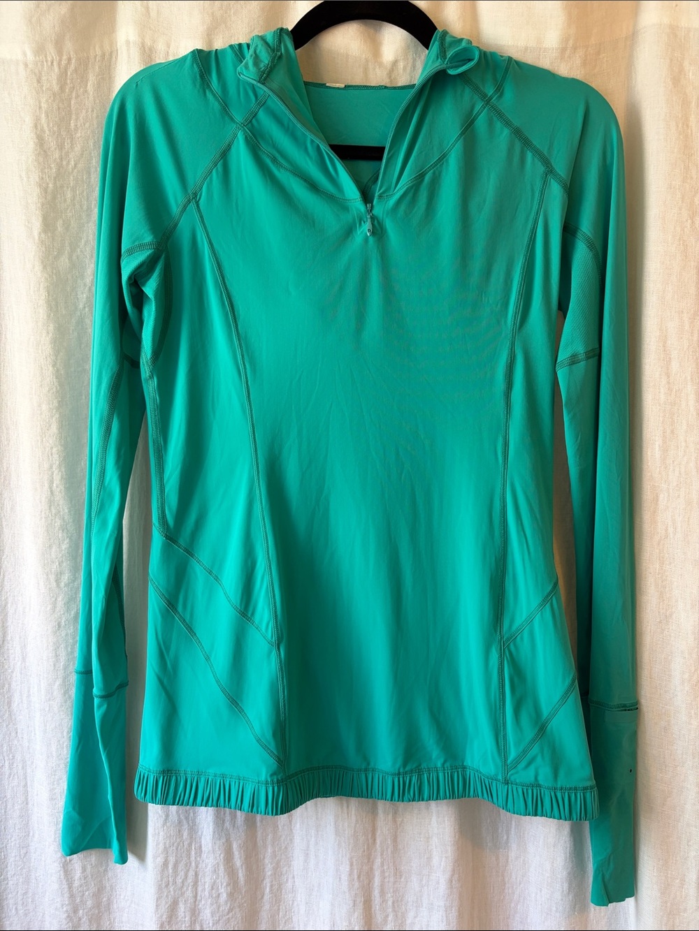 Lululemon hooded running shirt. Teal size small. Excellent condition.